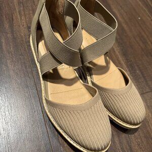 Kelly and Katie spadrilles sandals sz 6